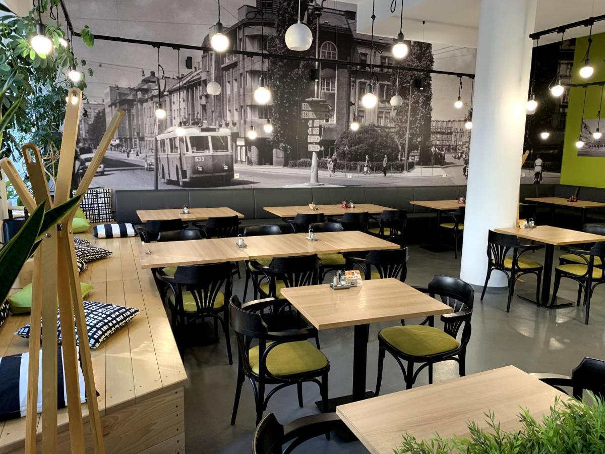 Ap10 - Apartments 4U Brezinova "Overnight Simply" Hradec Kralove Bagian luar foto