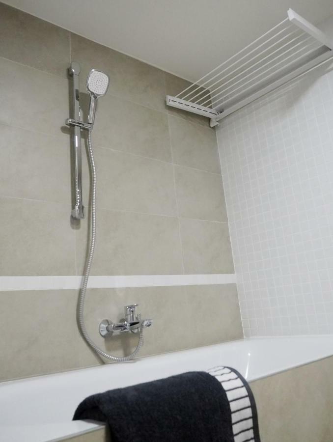 Ap10 - Apartments 4U Brezinova "Overnight Simply" Hradec Kralove Bagian luar foto